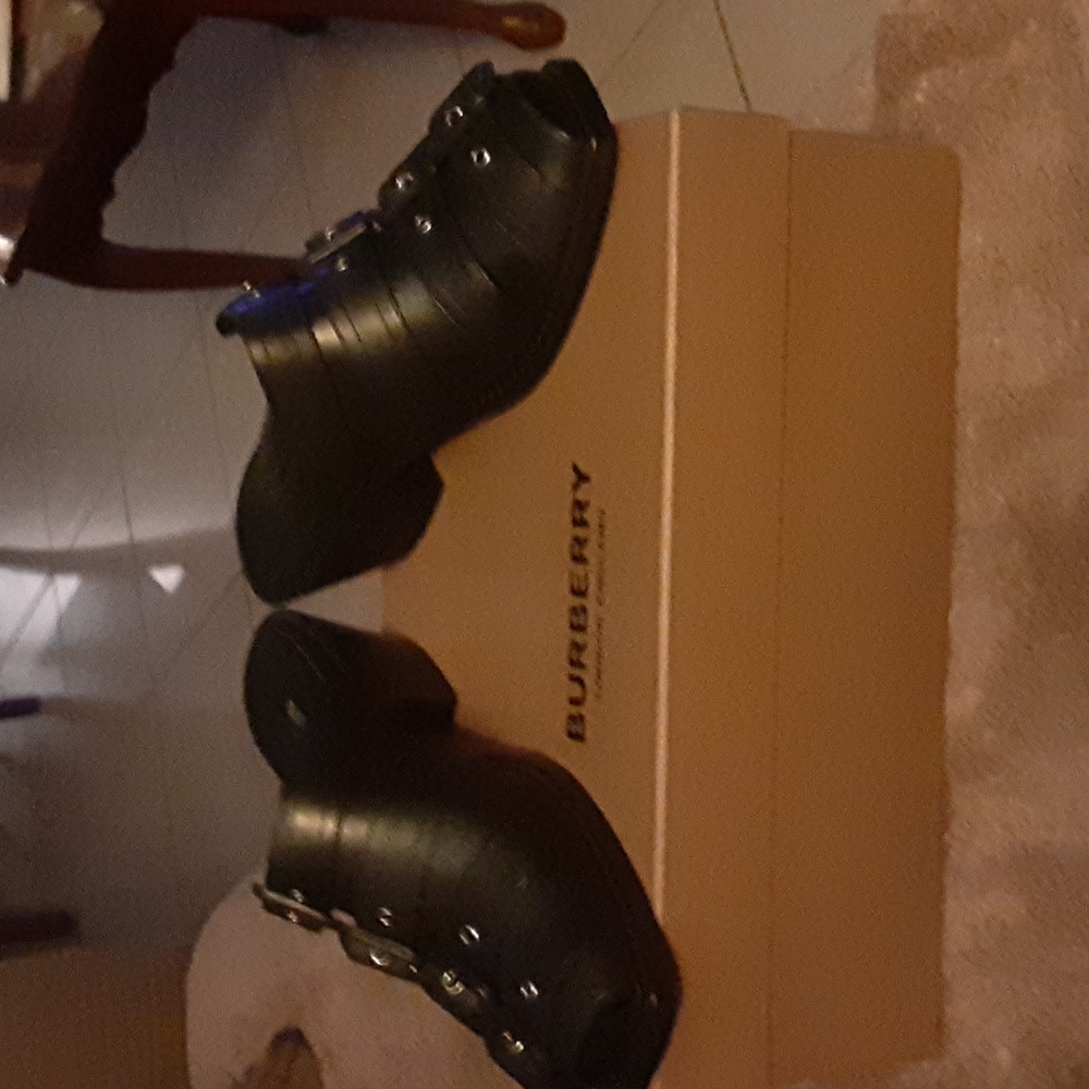 Burberry Barcroft Black Leather Sandals